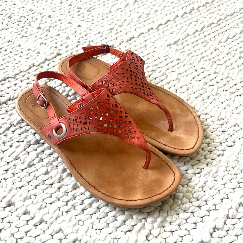 UGG Vivyan II Laser Cut Slingback T-Strap Perforated Sandals Coral Size 9 EUC